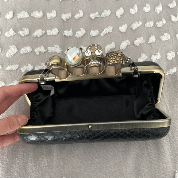 Black Clutch - Picture 4 of 5